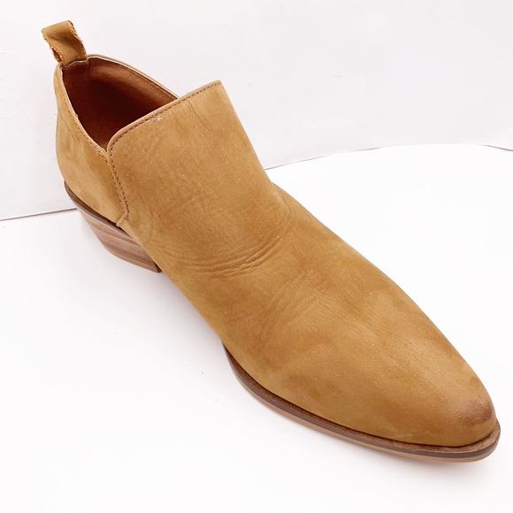 {ARTISAN BY ZIGI} Adal Pointed Toe Block Heel Slip On Leather Booties - Picture 2 of 16